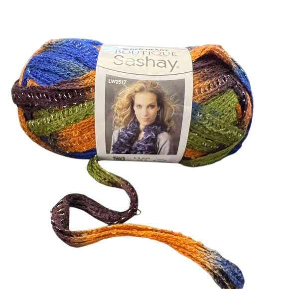 Red Heart Boutique Sashay Color Disco Acrylic Metallic Poly 30 Yards 3.5 Oz NEW - Picture 1 of 9
